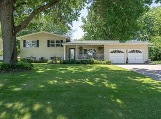 2512 Bidwell Rd, Muscatine, IA 52761