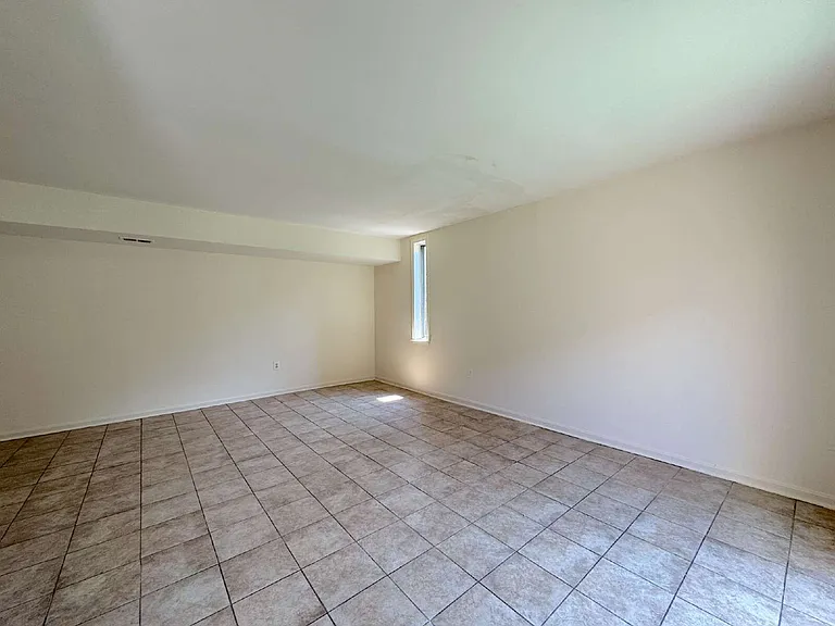 4675 Logsdon Dr — Photo 2