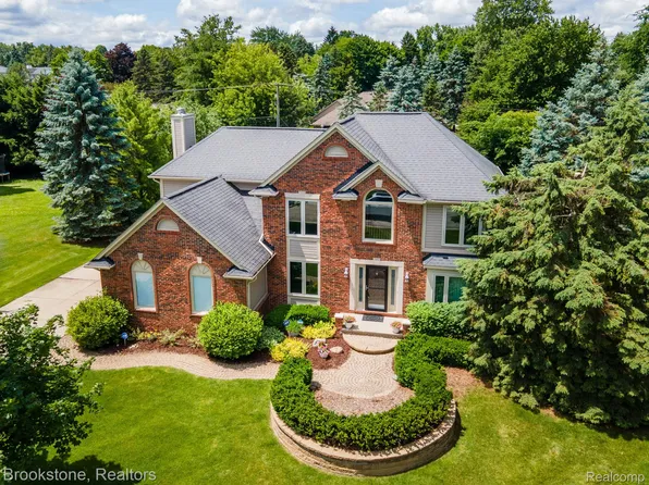 3812 Kossuth Rd, Lake Orion, MI 48360