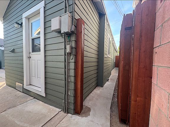 5th image of 2212 1/2 Marathon St #2212-1/2