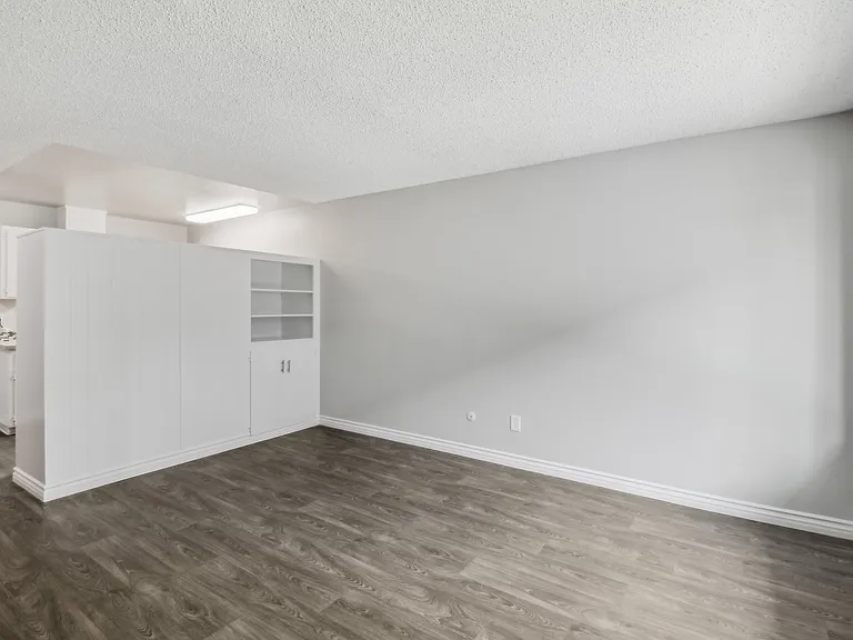 The Atherton Apartments — Photo 9