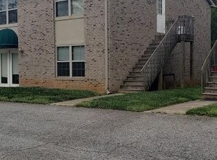 4 Cedar Ridge Dr, Asheville, NC 28806