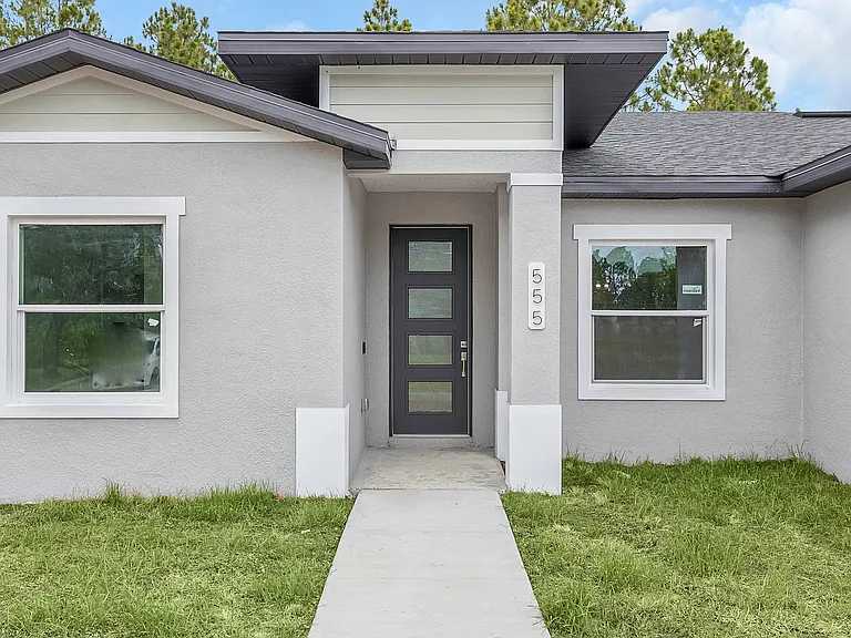 555 Gagnon St SE — Photo 2