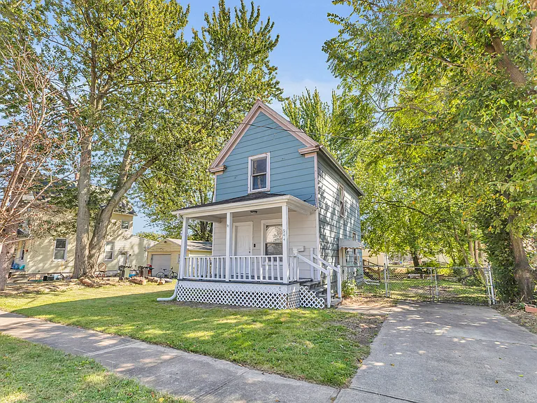 944 Walnut St #1 — Photo 18