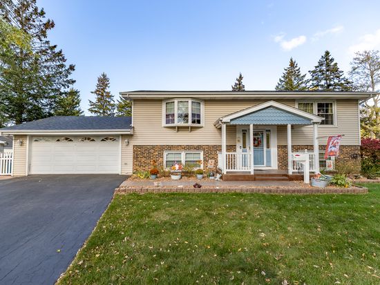 10 Herman Ct, Crete, IL 60417