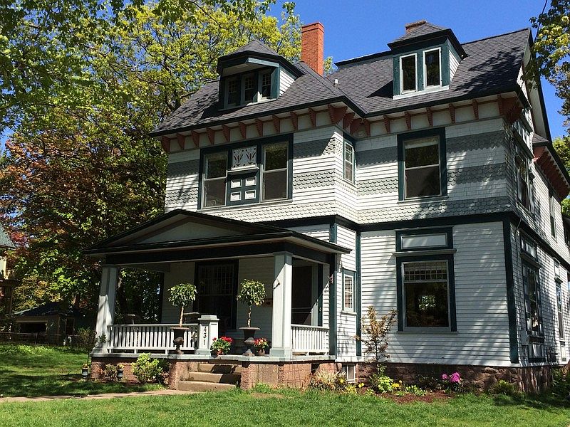 1st image of 431 E Arch St