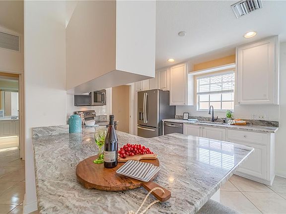 5th image of 7548 Pesaro Dr