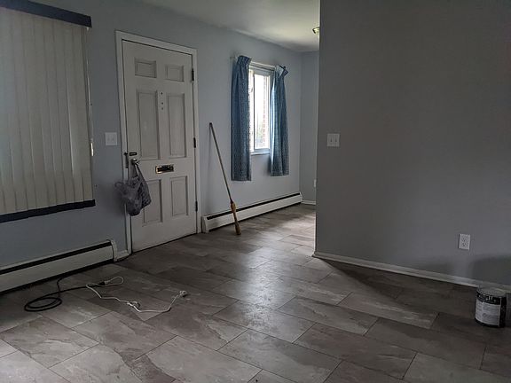 3rd image of 4917 Devonshire Rd #3