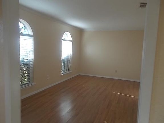4th image of 11331 Drummond Cir