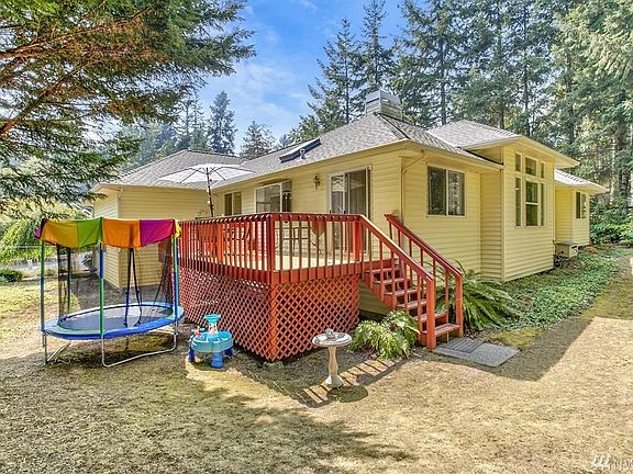 4th image of 1170 NW Montery Ct
