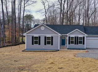 42 S Glebe Rd, Montross, VA 22520