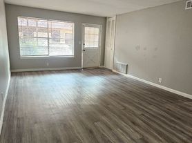 Woodward Park Apartments, 120