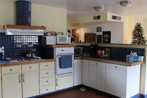 4th image of 3912 Delamar Ave NE