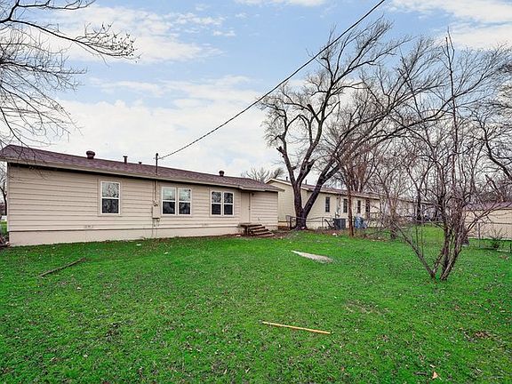 2nd image of 3001 Pate Dr