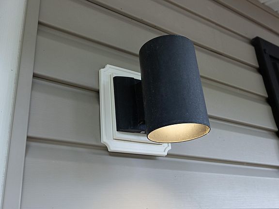 5th image of 200 Honeysuckle Ln