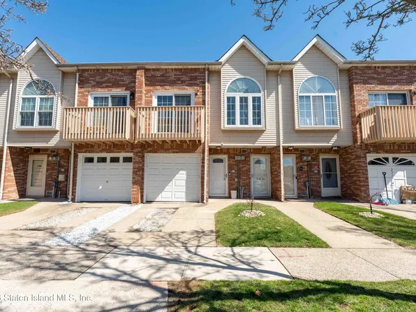 251 Bruckner Ave #A, Staten Island, NY 10303