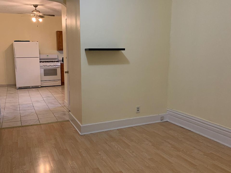 1st image of 2429 W Cortland St #2