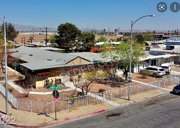 2nd image of 2301 E Mesquite Ave #6