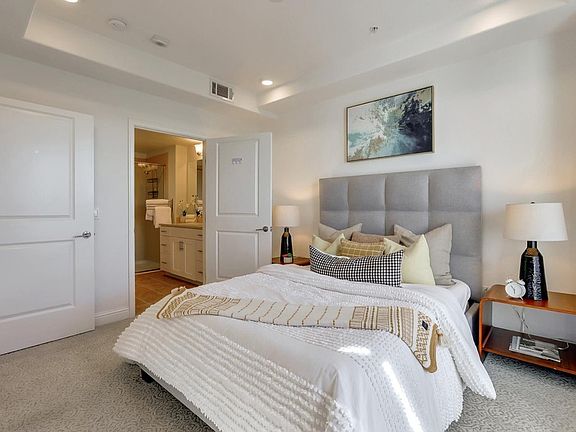 2nd image of 2585 El Camino Real APT 402
