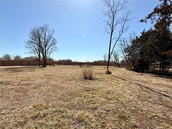 1011 N Arrowhead Dr, Burlington, KS 66839