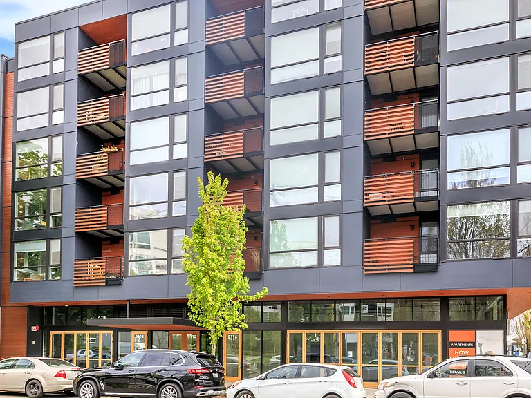 2112 E Denny Way — Photo 28