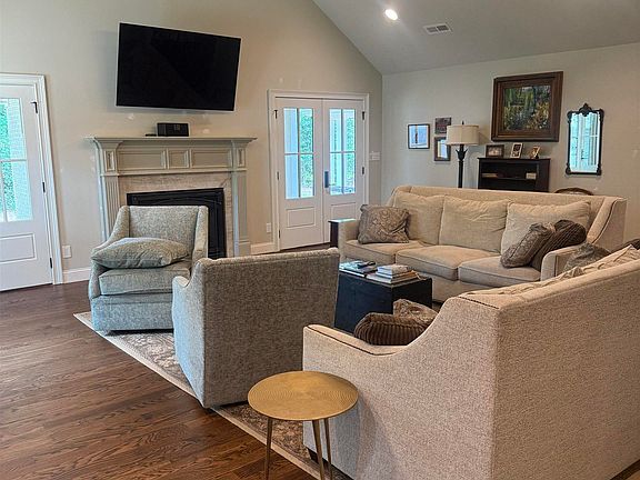 4th image of 4020 Dobbs Dr SE