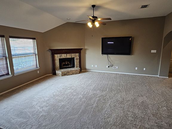 5th image of 1202 Chestnut Hill Dr