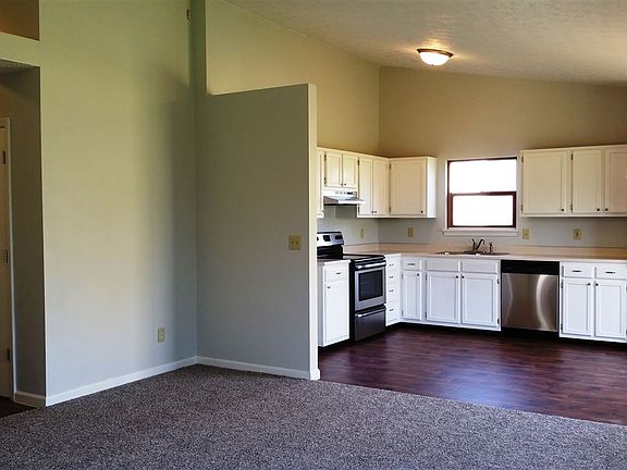 3rd image of 24 Goldenrod Ct