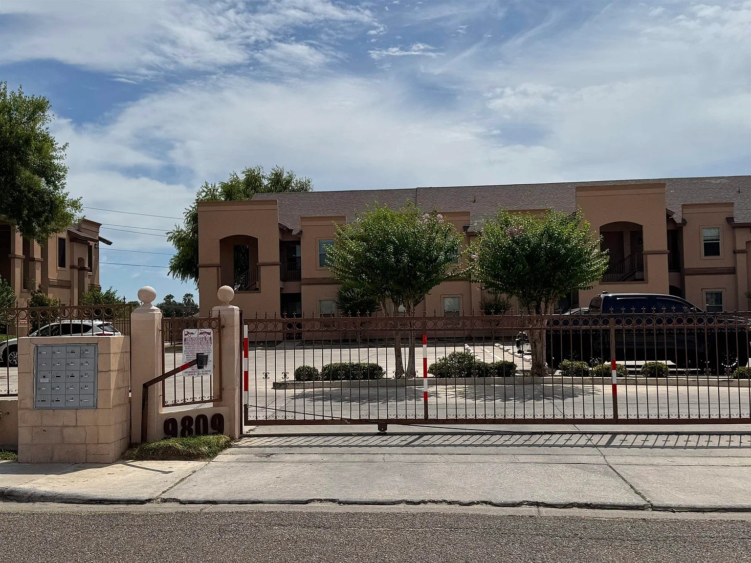 3 bed, 2.0 bath, 1265 sqft, $1,400 — Photo 2
