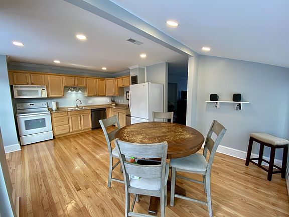 kitchen and entrance to the living area. 2nd floor.