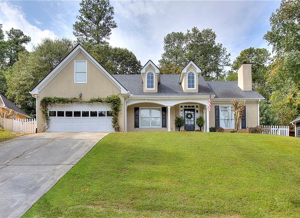 1st image of 215 Thornbush Ln