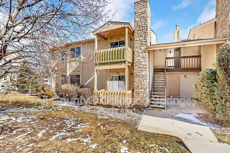 2 bed, 2.0 bath, 908 sqft, $1,750 — Photo 2