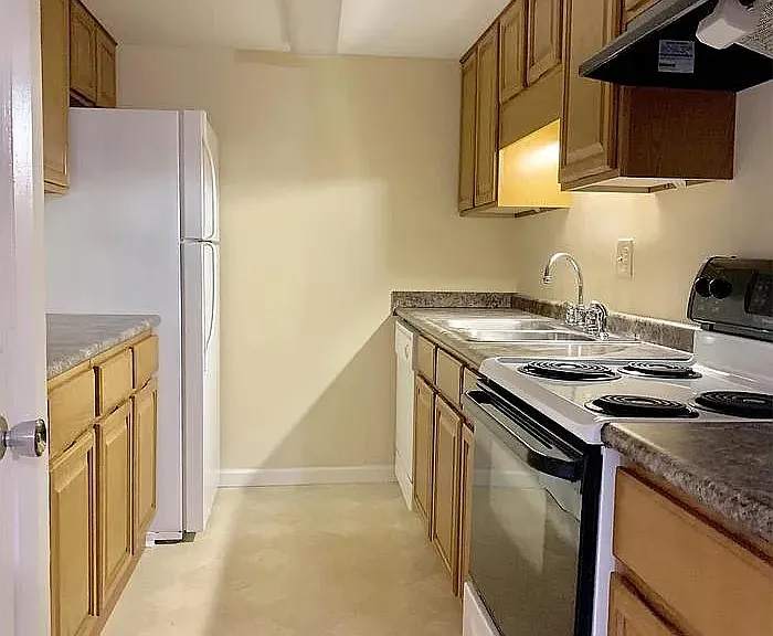 1859 Poplar Woods Cir W #207 — Photo 8