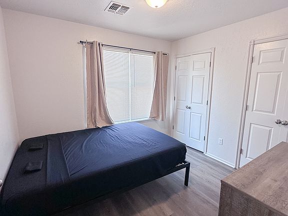 3rd image of 410 SW 26th St APT 1