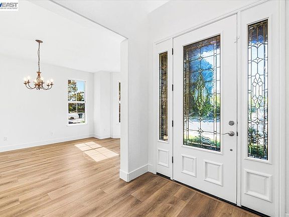 5th image of 1461 Biarritz St