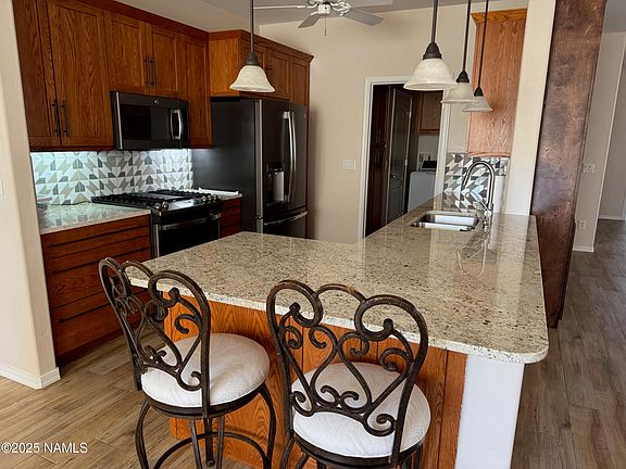 5th image of 521 W Knotwood St