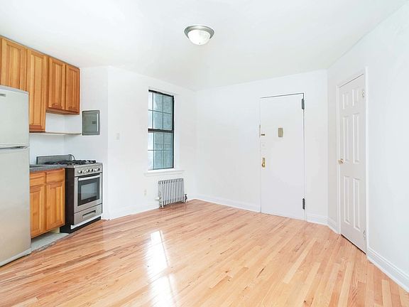 3rd image of 2816 8th Ave APT 2PB