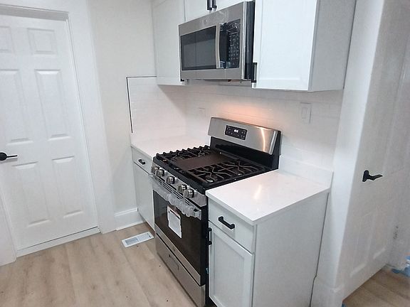 3rd image of 813 E Wayne St #1