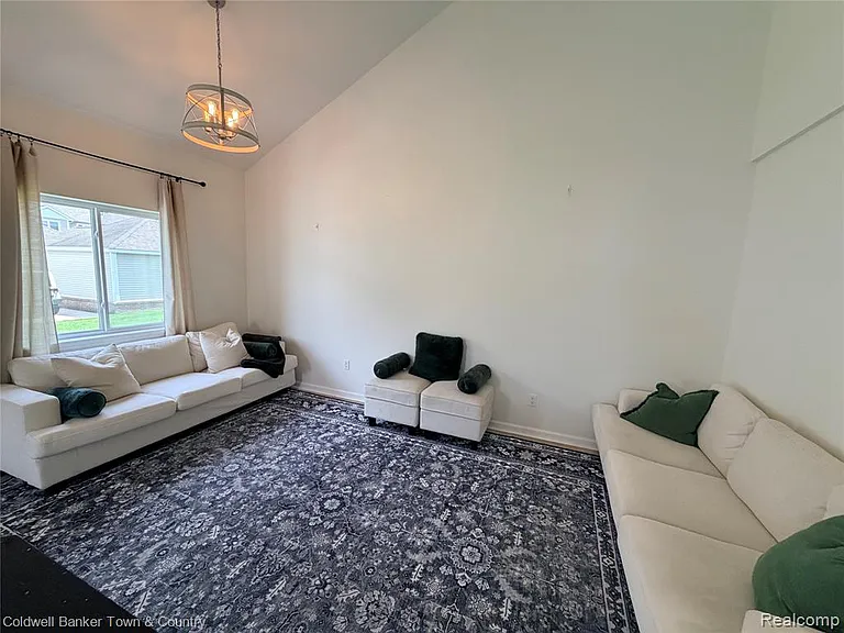 5881 Woodruff View Dr — Photo 5