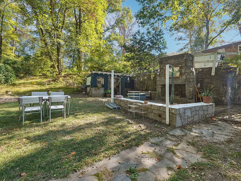 2071 E Roxboro Rd NE #B — Photo 11