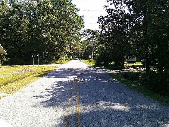 Exterior Neighborhood (street photo)