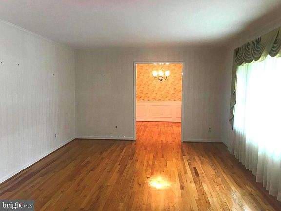 2nd image of 9465 Woodland Ct