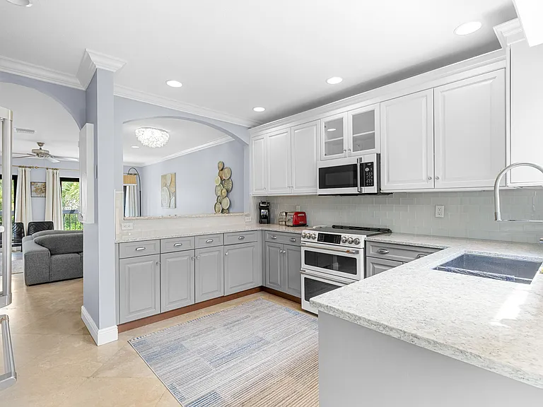 11397 Pond View Dr #E202 — Photo 12
