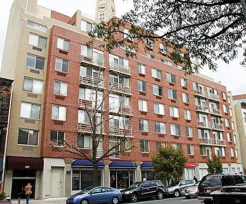 Sold by Avenue Sotheby's International Realty | media 36