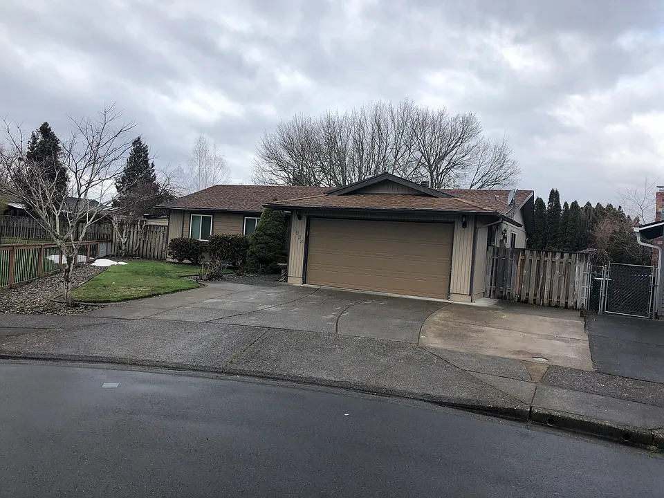 1034 SE 22nd Cir