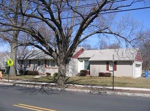 2nd image of 425 Rock Ave