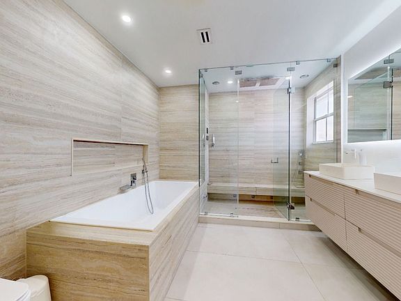 4th image of 4060 SW 70th Ter