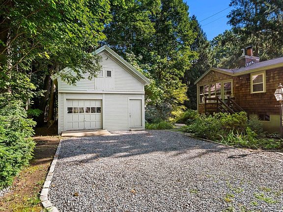5th image of 42 Walnut Rd