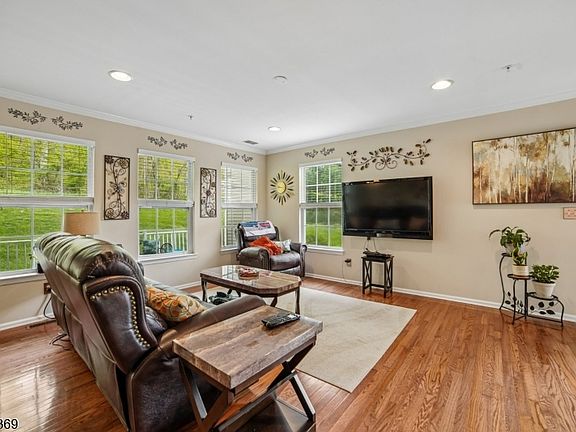 3rd image of 116 Wallace Ct