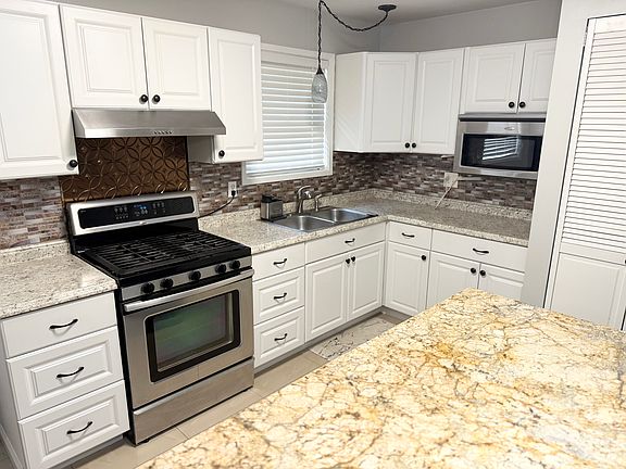 2nd image of 702 Drummond Way
